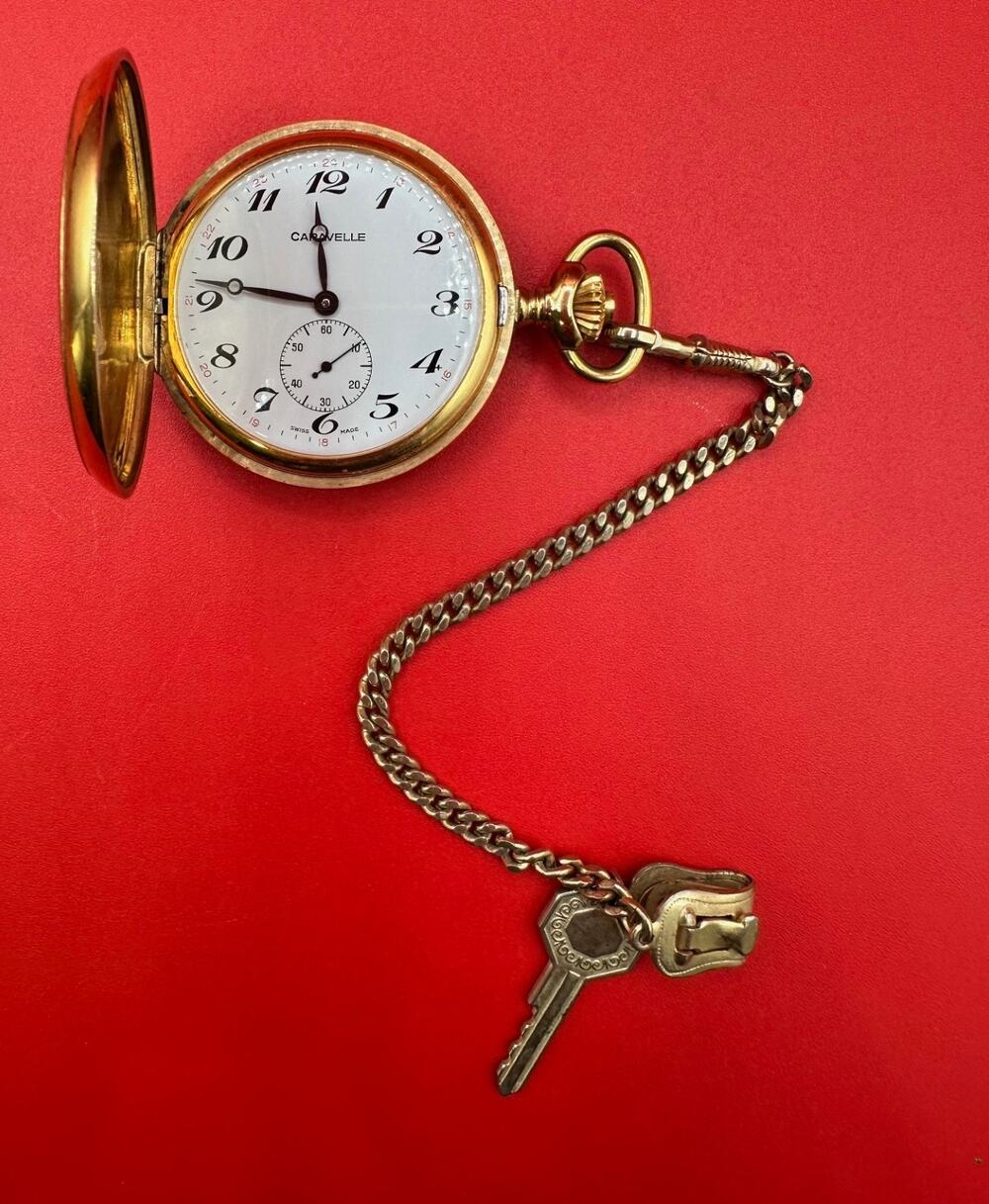 Vintage Caravelle Bulova Pocket Watch 17 Jewels Swiss Made 8223 Running well.